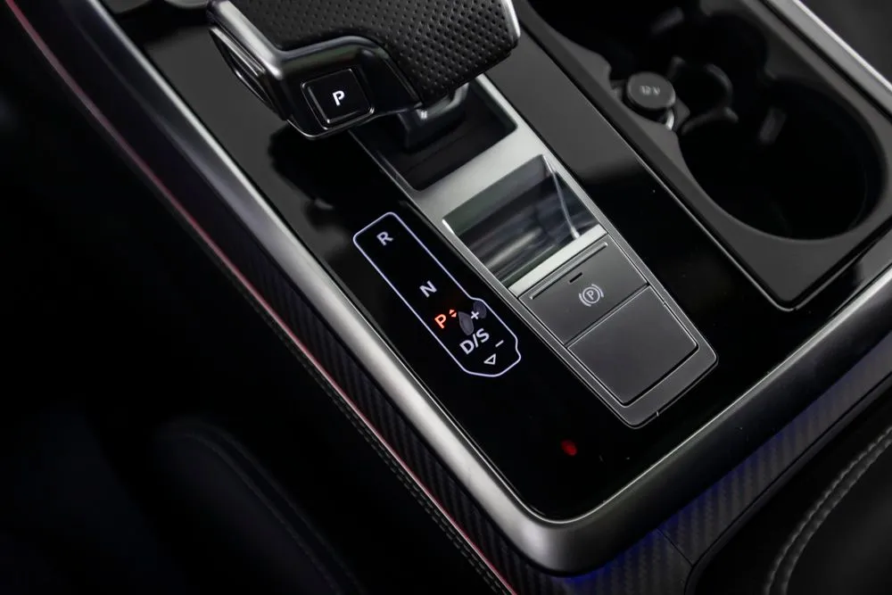 Audi RS Q8 photo 33