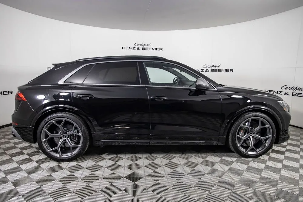 Audi RS Q8 photo 2
