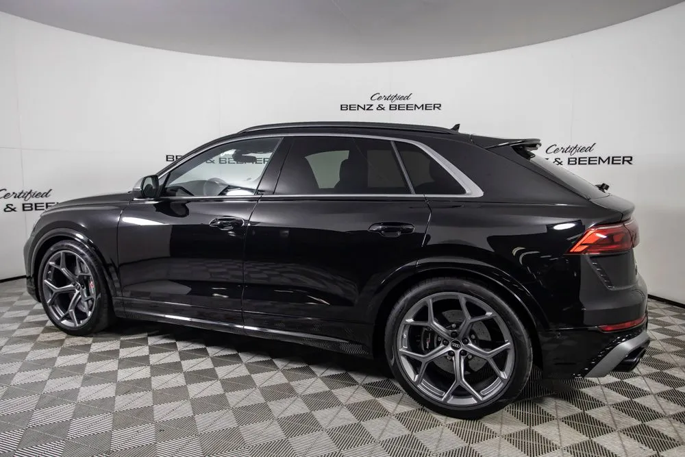 Audi RS Q8 photo 10