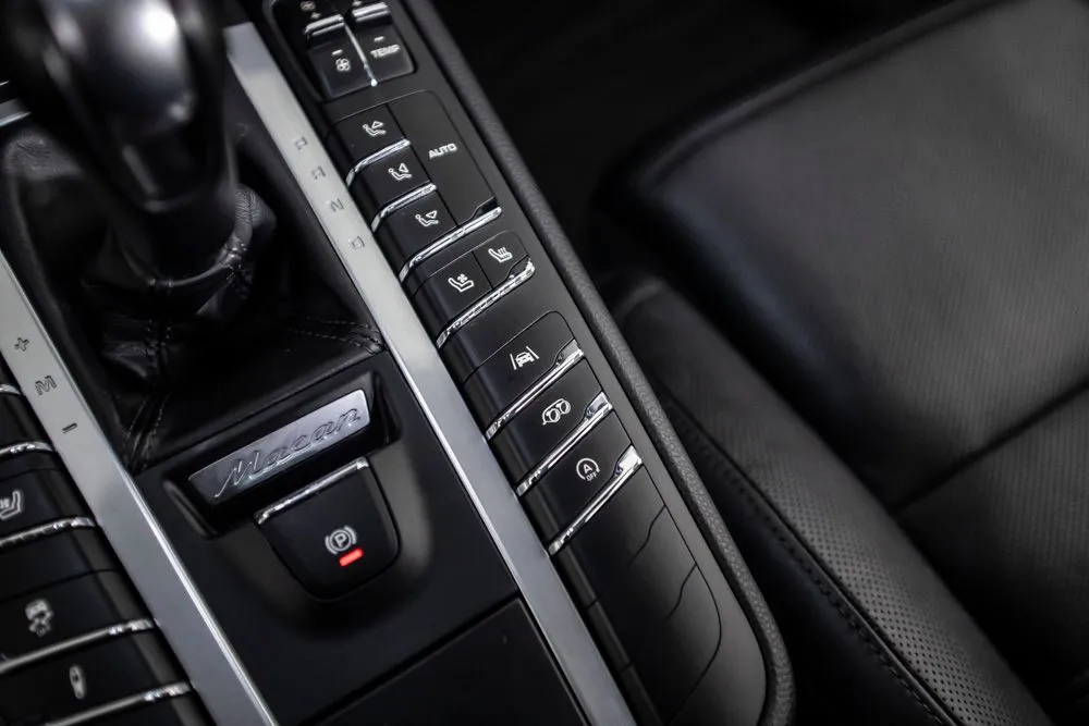 Porsche Macan photo 38