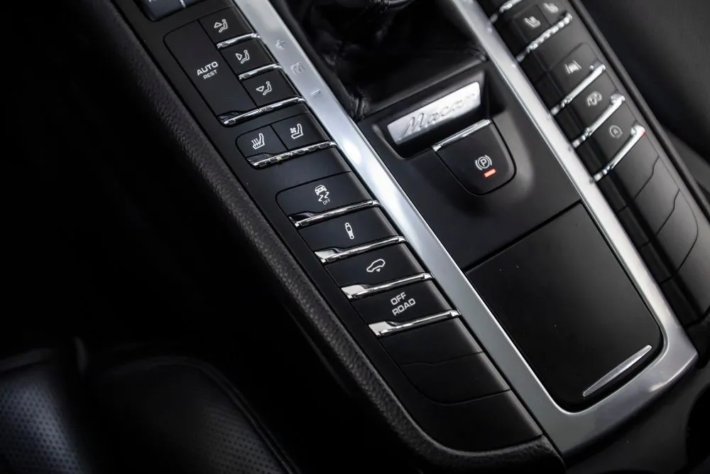 Porsche Macan photo 35