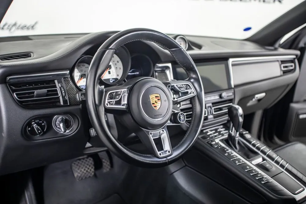 Porsche Macan photo 21