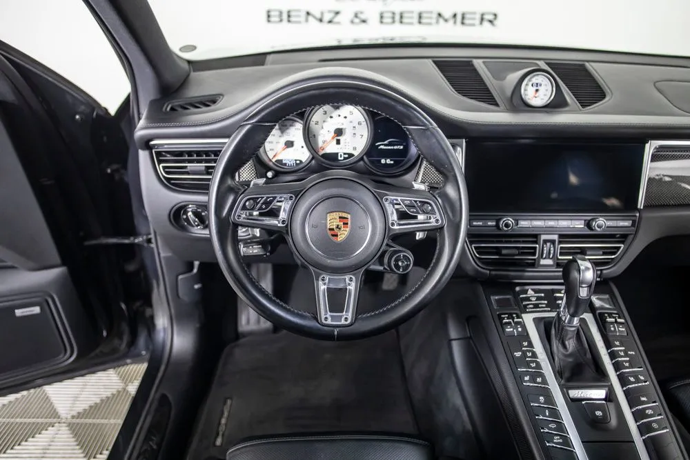 Porsche Macan photo 23