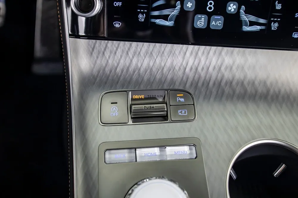 Genesis GV70 photo 32
