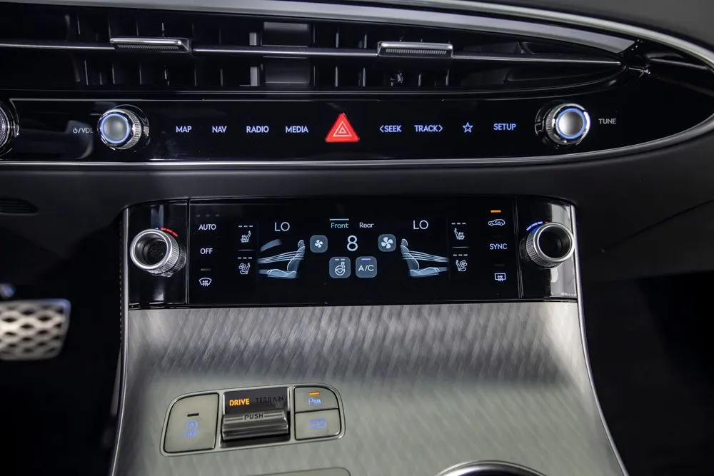 Genesis GV70 photo 31