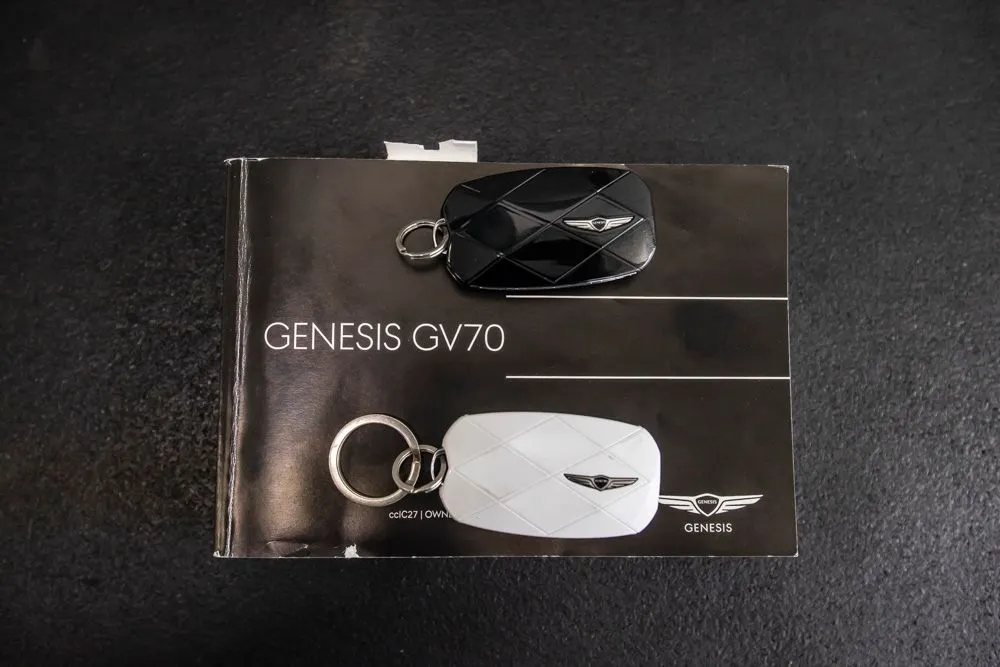 Genesis GV70 photo 45