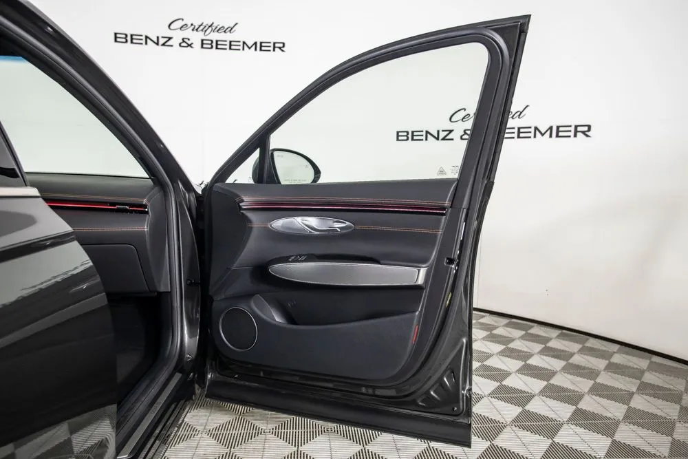 Genesis GV70 photo 20