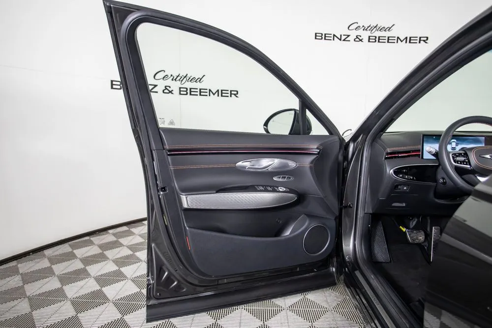 Genesis GV70 photo 21