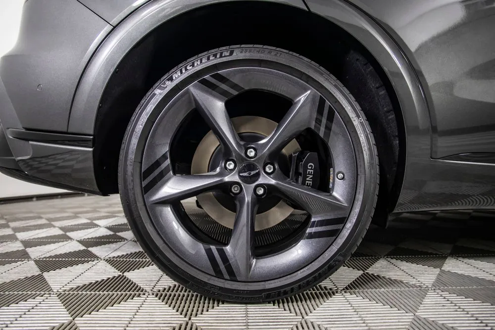 Genesis GV70 photo 42