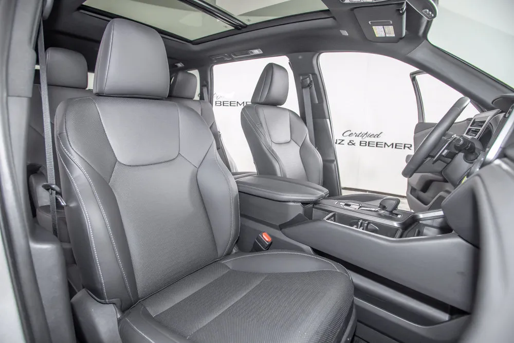 Lexus TX photo 20