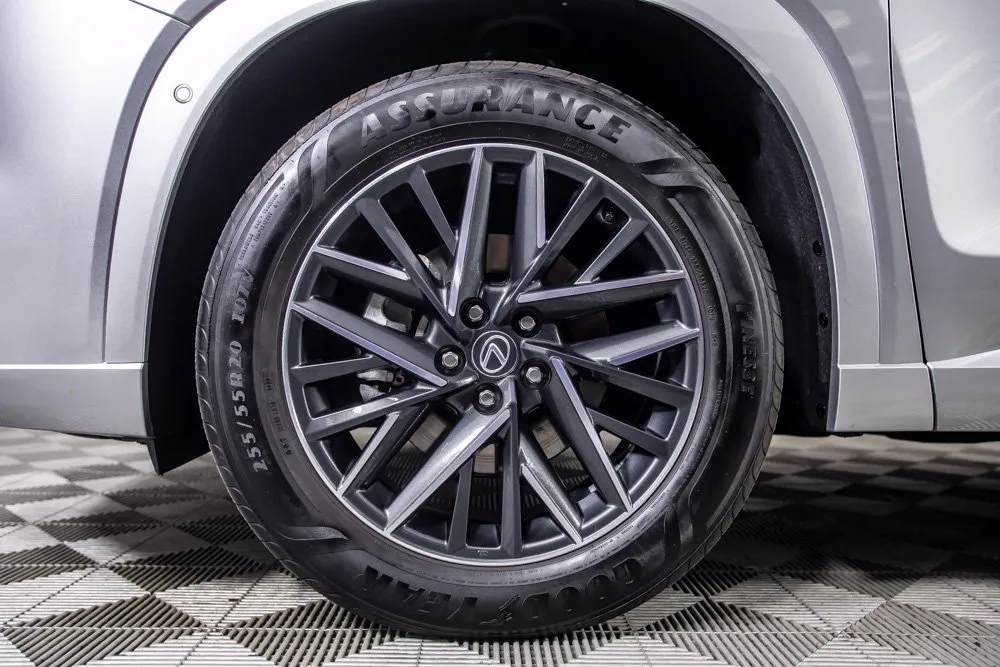 Lexus TX photo 44