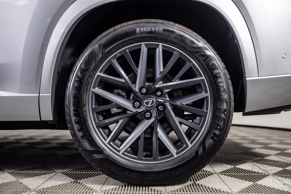 Lexus TX photo 47