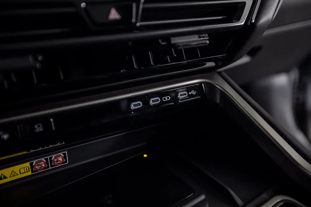 Lexus TX photo 33