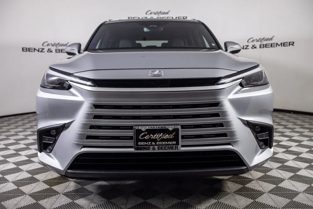 Lexus TX photo 5
