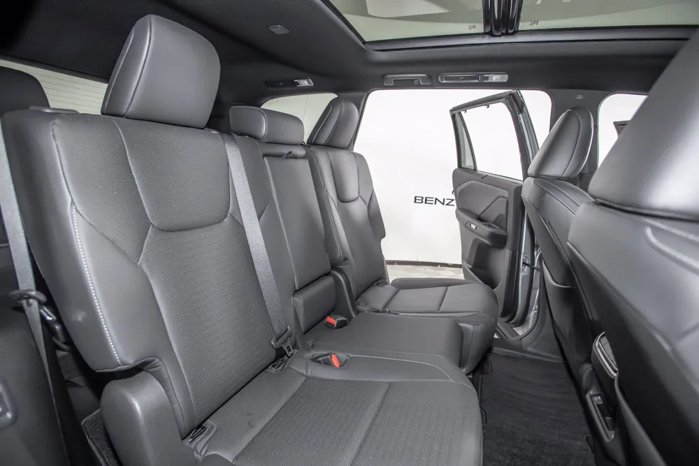 Lexus TX photo 19