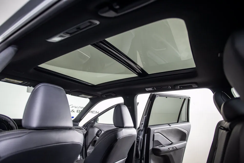 Lexus TX photo 26