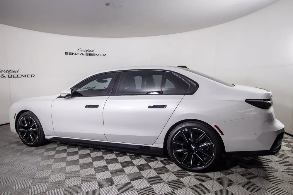 BMW i7 photo 11