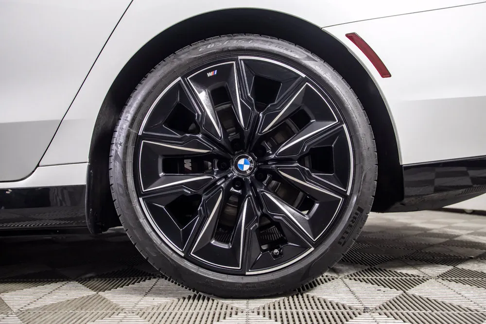 BMW i7 photo 42