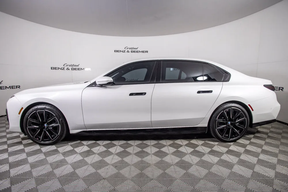 BMW i7 photo 10