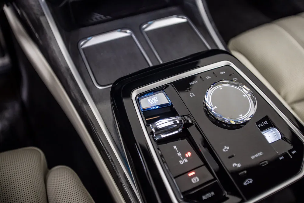 BMW i7 photo 34