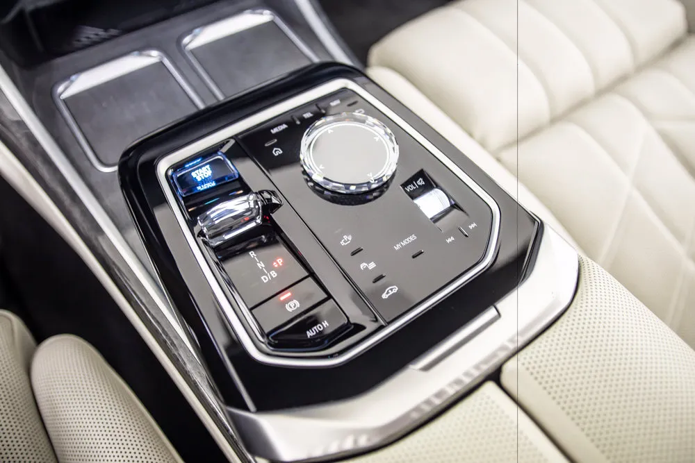 BMW i7 photo 33