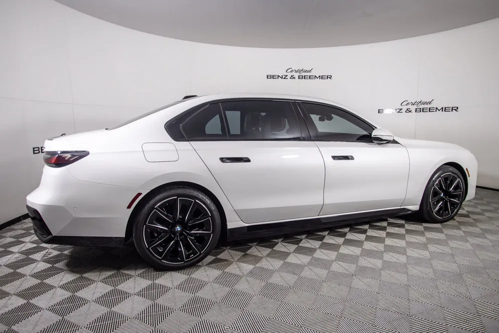 BMW i7 photo 4