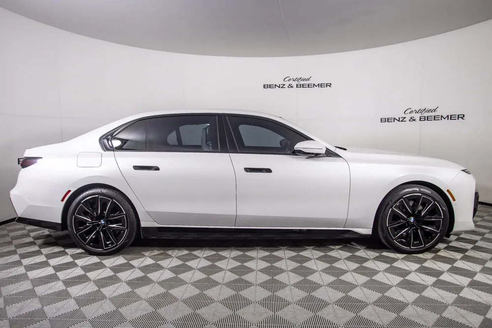 BMW i7 photo 3