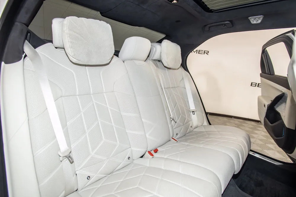 BMW i7 photo 15