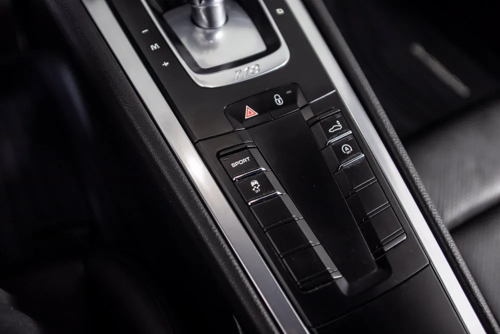 Porsche 718 Cayman photo 28