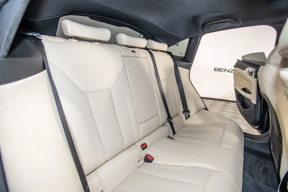 BMW i4 photo 15
