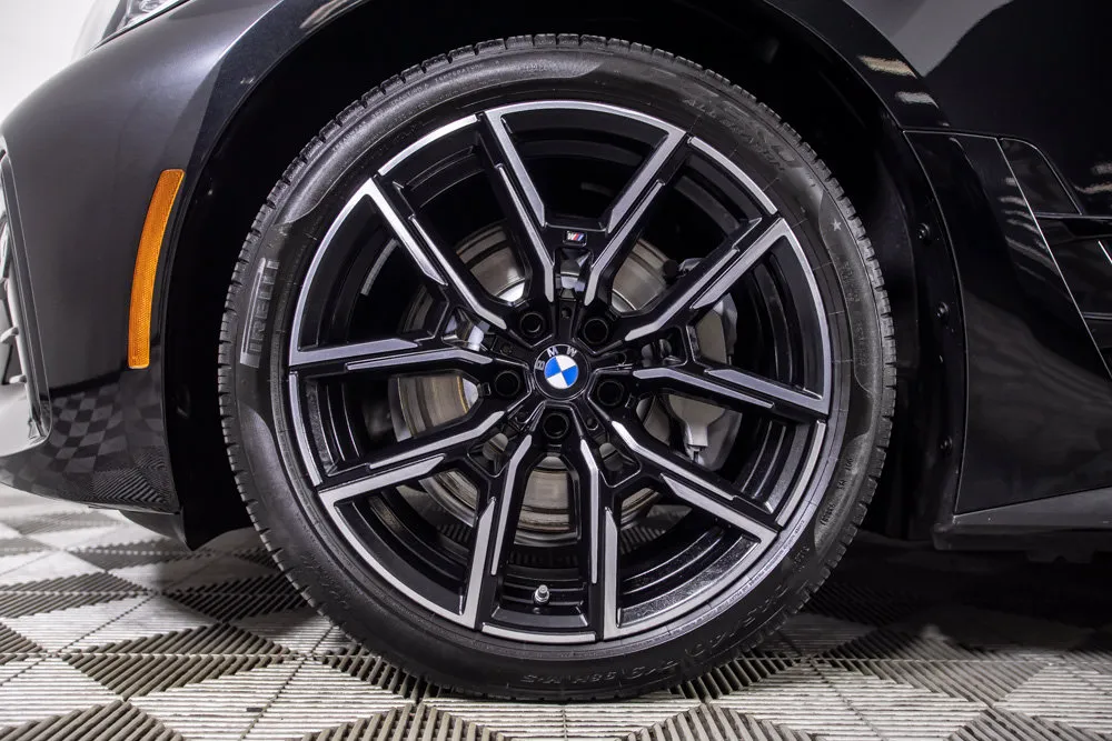 BMW i4 photo 38