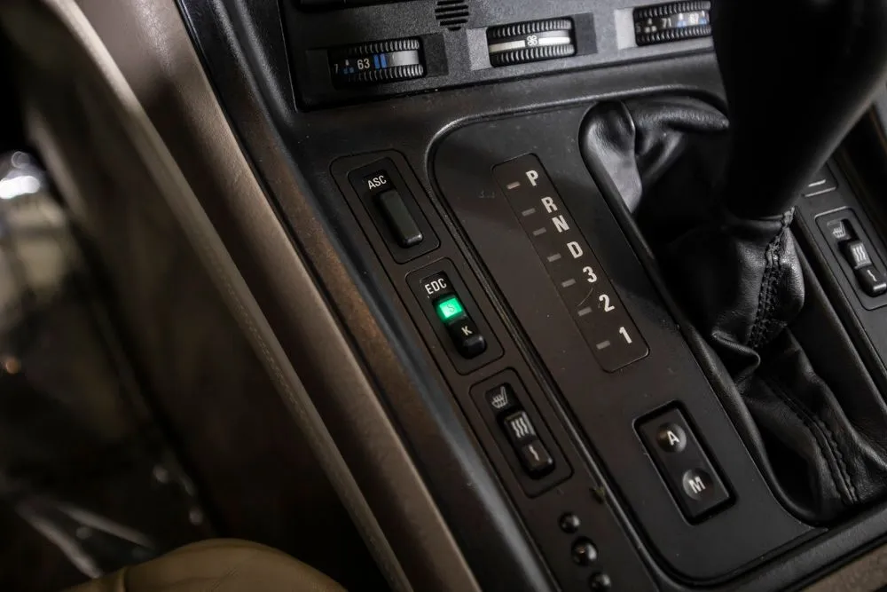 BMW 8 Series photo 33