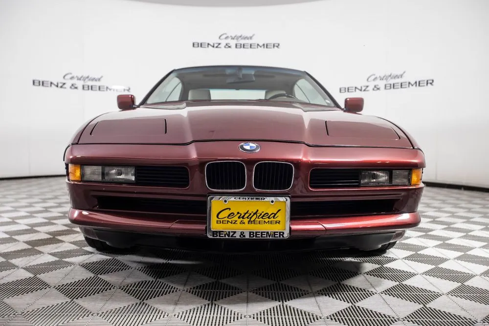 BMW 8 Series photo 3