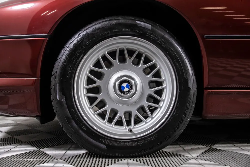 BMW 8 Series photo 8
