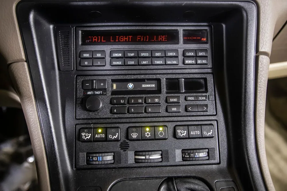BMW 8 Series photo 31