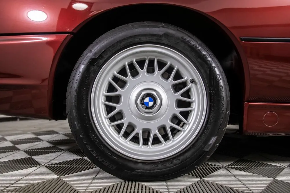 BMW 8 Series photo 17