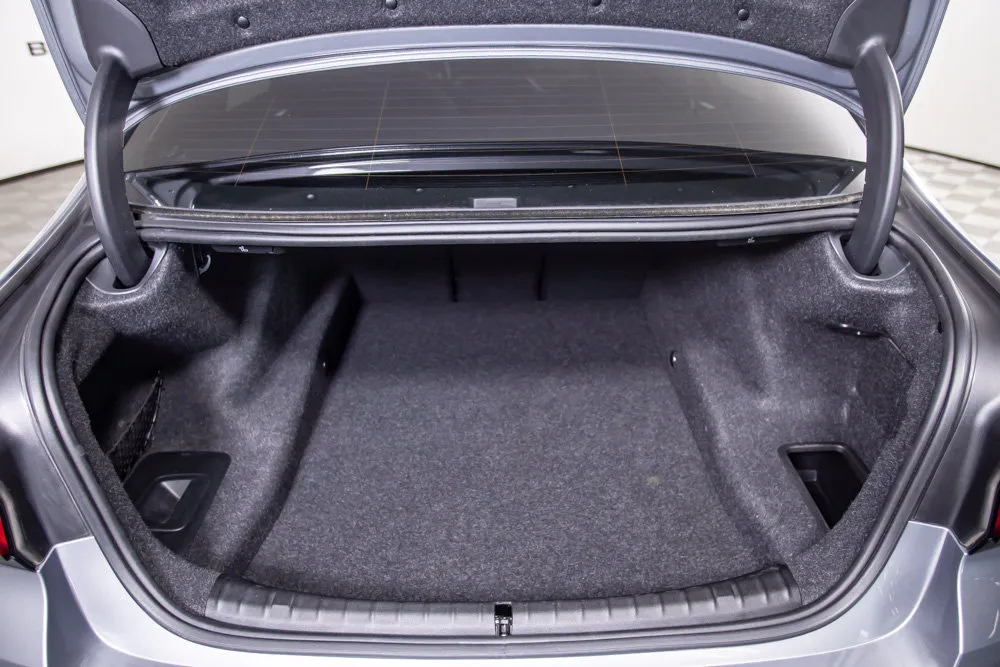 BMW 5 Series photo 8