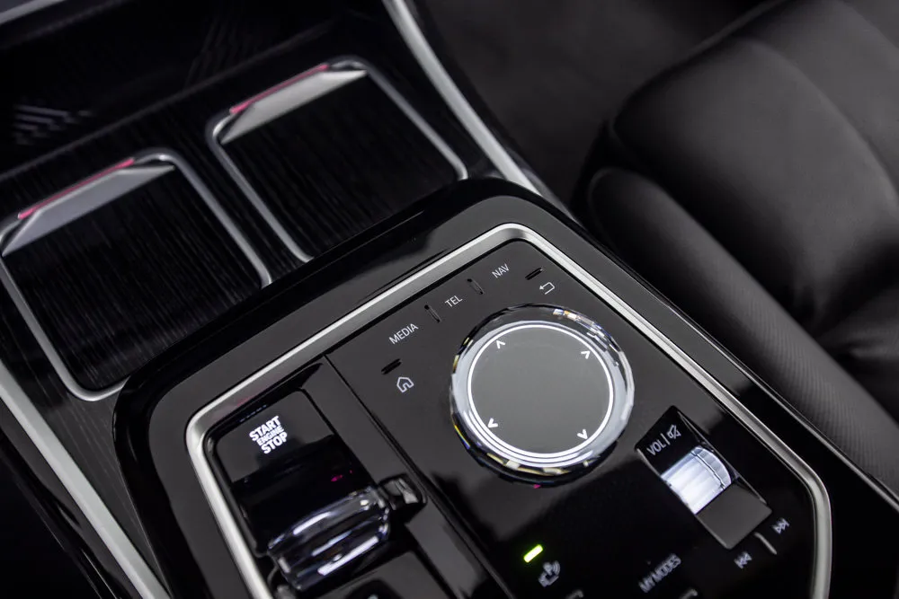 BMW 7 Series photo 34