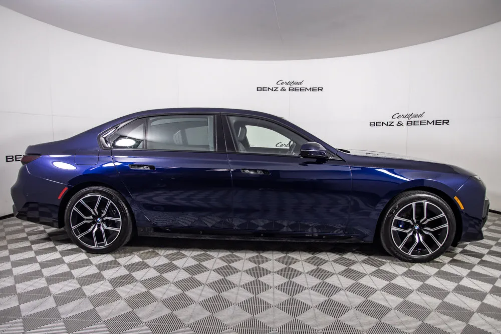 BMW 7 Series photo 3