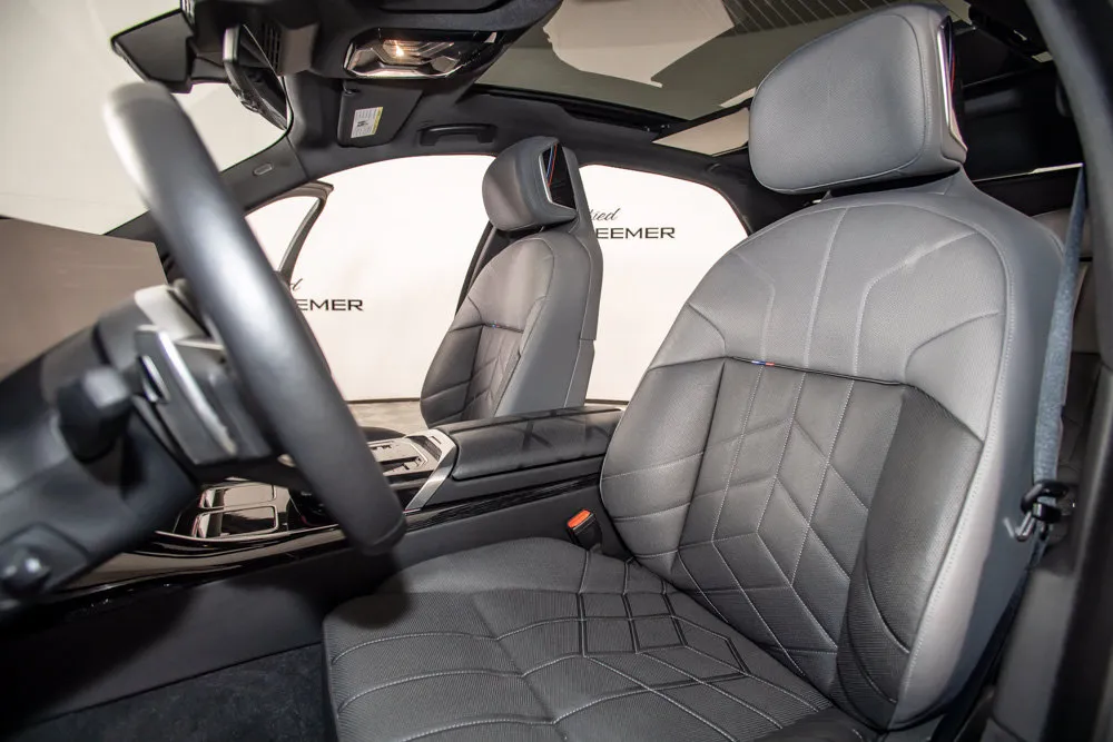 BMW 7 Series photo 13