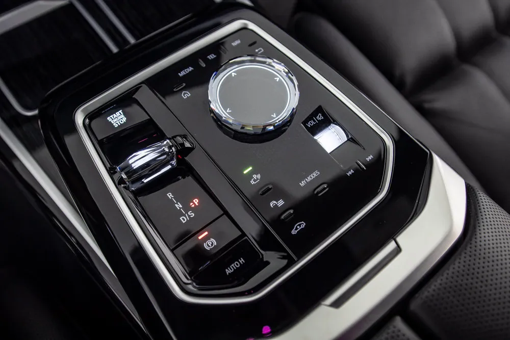 BMW 7 Series photo 35