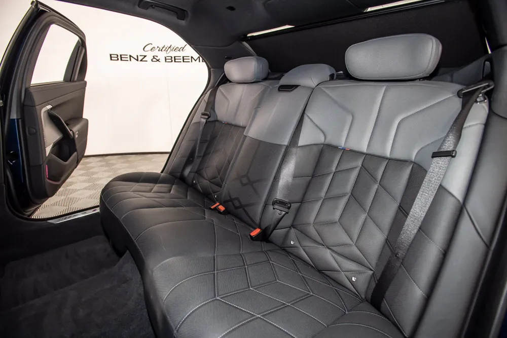 BMW 7 Series photo 14