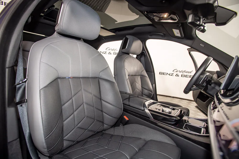 BMW 7 Series photo 16