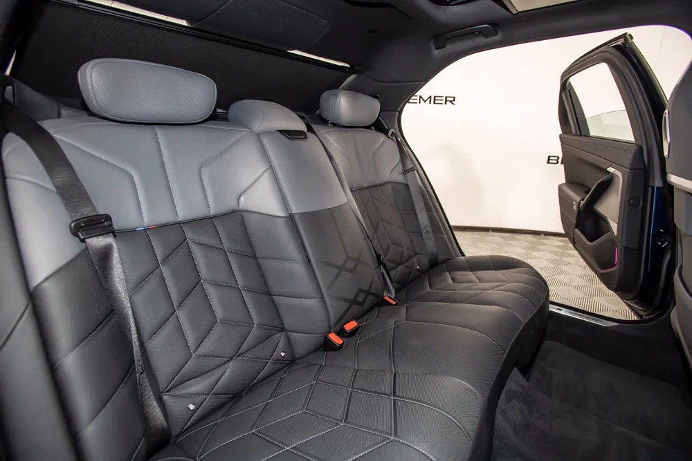 BMW 7 Series photo 15