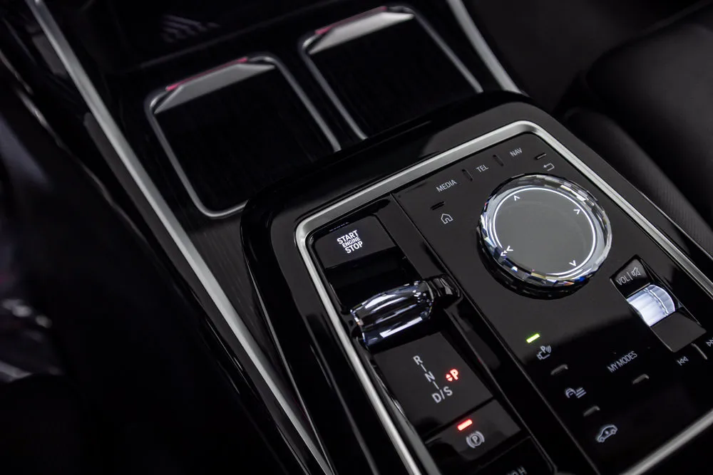 BMW 7 Series photo 37