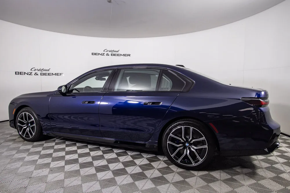 BMW 7 Series photo 11