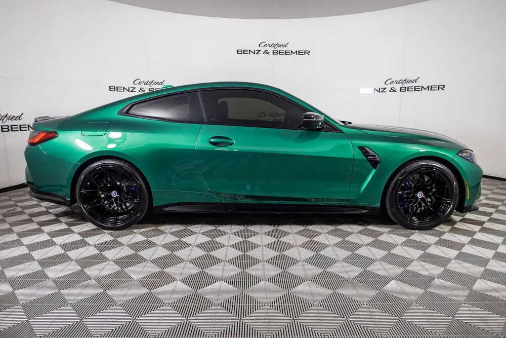BMW M4 photo 2