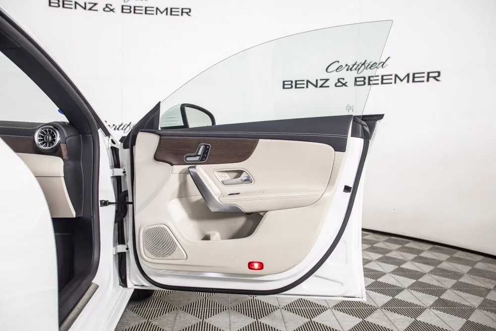 Mercedes-Benz CLA photo 19