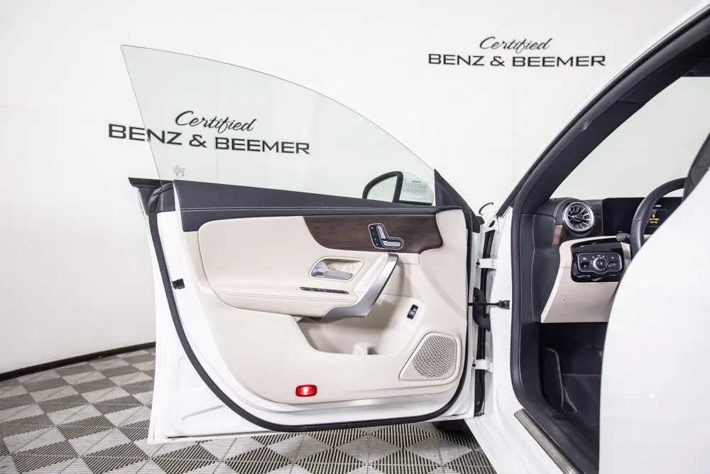 Mercedes-Benz CLA photo 17
