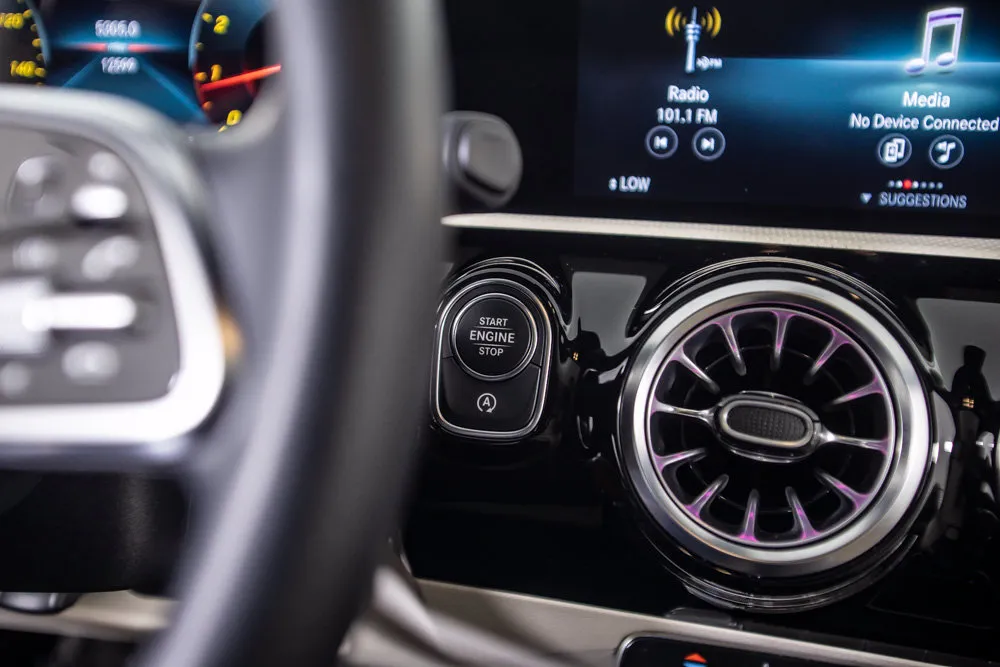 Mercedes-Benz CLA photo 32